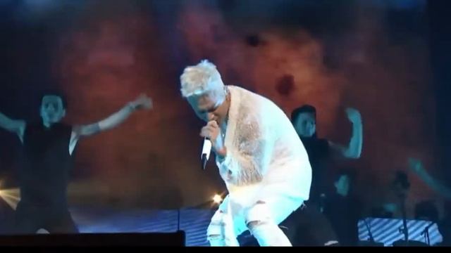 TAEYANG - AMAZING LIVE (HD)