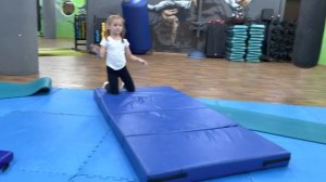 Как развить гибкость спины.  Упражнение "Паучок" Гимнастика