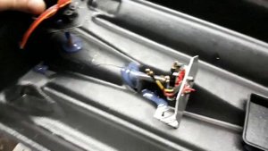 Прикормочный кораблик Вега крепление руля и мотора