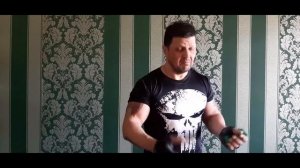 Домашняя тренировка. Упражнения с малыми резиновыми эспандерами.
