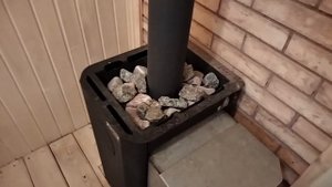 Банная печь "ВАРВАРА". Дешевая модель с навесным баком для воды