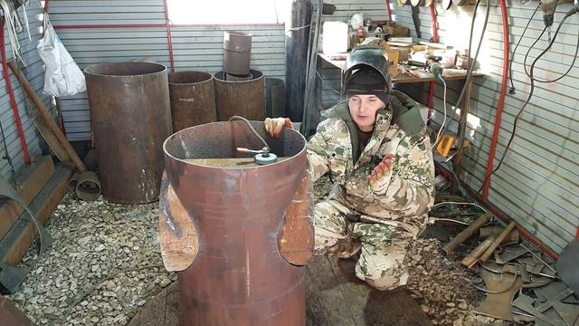 Начинаем варить печку в БАНЮ ТРУБА В ТРУБЕ