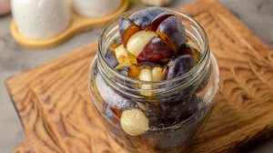 Слива фаршированная чесноком на зиму