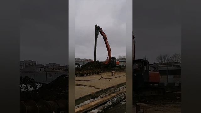 Погружение труб шпунтового ограждения