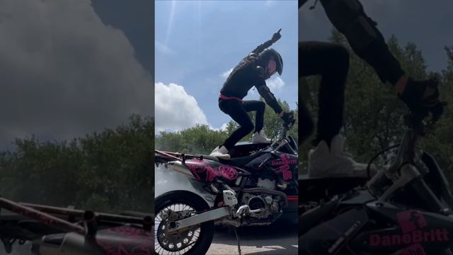 DRZ 400 Supermoto tire slay at the last show!