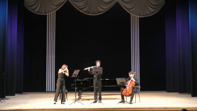 Й. Гайдн.Лондонское трио для 2-х флейт и виолончели смотреть онлайн