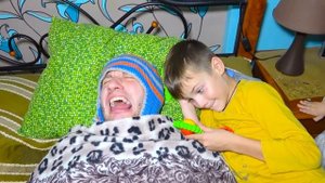 ПАПА стал МАЛЯВКОЙ))