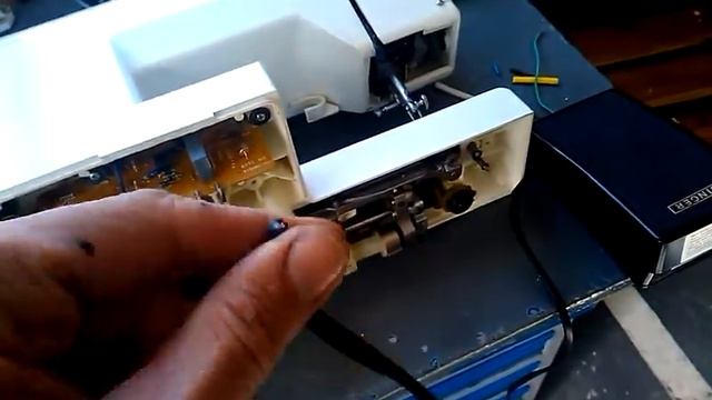 Переделка швейной машинки с воздушной педали на электрическую смотреть онлайн