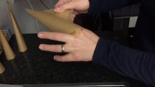 Конусы для выпекание трубочек из слоённого теста.