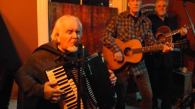 Denis Keldie, Russell deCarle & Steve Briggs - You Never Can Tell смотреть онлайн