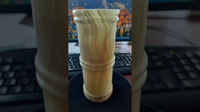 Ваза для цветов из оникса