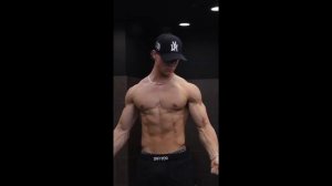 David Butler / 19 years old bodybuilder rocking ROY FIRE / showing his aesthetic pumped muscle