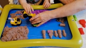 Кинетический песок Danko Toys Набор Kidsand 4 цвета с песочницей. Играю с внуком.