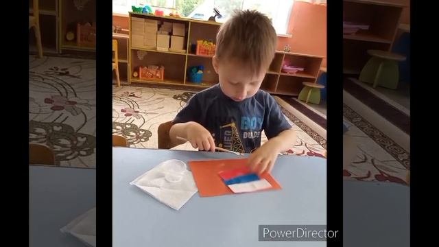 День Российского флага в младшей группе