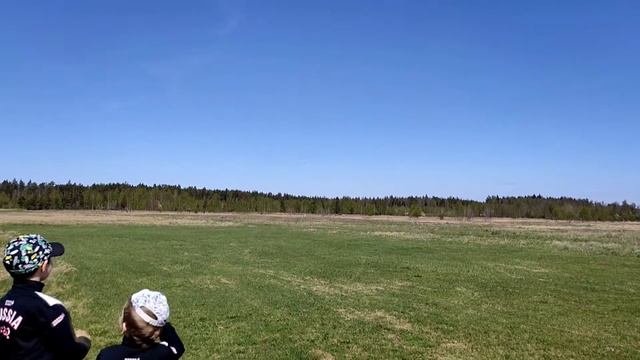 Первый полет самодельного учебно-тренировочного радиоуправляемого самолёта.