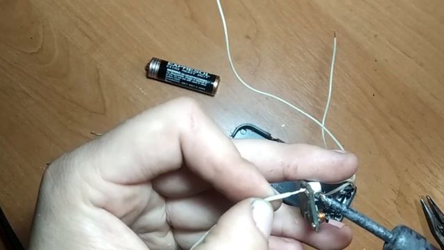 Не выбрасывайте старые батарейки! Do not throw away old batteries! смотреть онлайн