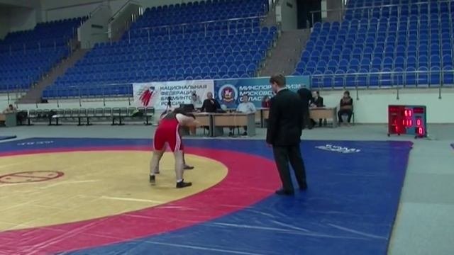 Вольная борьба. Магомед физически очень сильный борец.Чемпион Московской области.