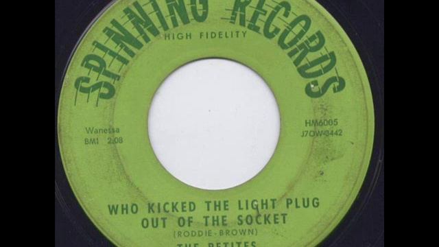 The Petites "Who Kicked The light Plug Out Of The Socket " смотреть онлайн