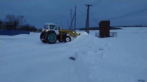 юмз -6 с пвм. чистит снег.