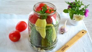 Маринованные огурцы и помидоры Ассорти