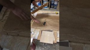 Укладка клеевой пробки.
