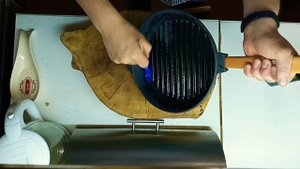 Как подготовить чугунную сковородку гриль к использованию?