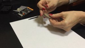 Замена батарейки в слуховом аппарате