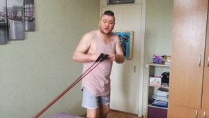 Отработка ударов на резиновом эспандере