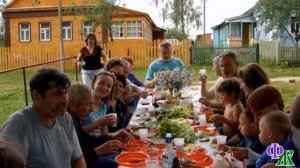 - Глянь, чем твой муж в городе-то занимается, - Марьяна судорожно сжимала в руках телефон…