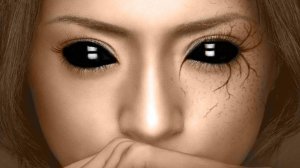 Странные люди с ЧЕРНЫМИ ГЛАЗАМИ пугающие всех вокруг!