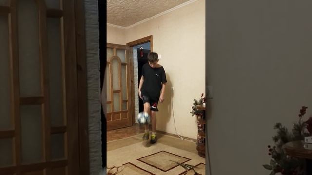 Никифоров Ярослав побил мировой рекорд по чеканке мяча сделал 10036 раз смотреть онлайн