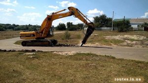 Гидромолот на базе JCB 330 разбивает скалу