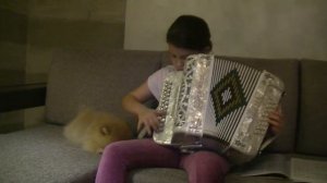 ПОСМОТРИТЕ КАК АЛИНА В 9 ЛЕТ СО СВОЕЙ СОБАКОЙ СЫГРАЛА НА ГАРМОНИ