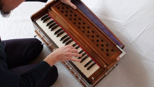 Индийская фисгармония (Гармоника)