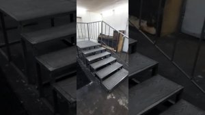 Крыльцо к дому. Металл и дпк доска лучшее решение.