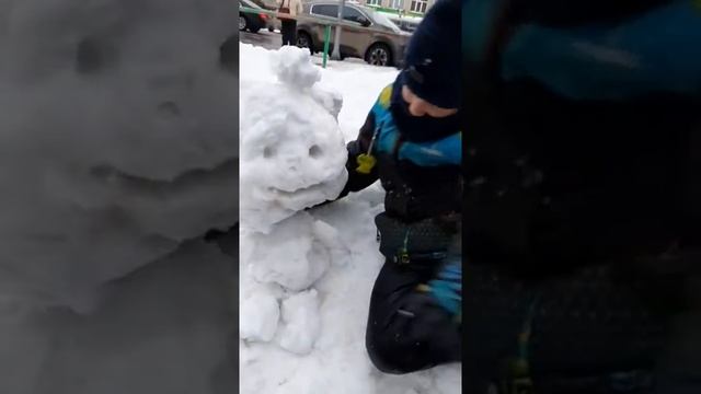 ЛЕПИМ ВЕСЁЛОГО ЧЕЛОВЕЧКА ИЗ ЛИПКОГО СНЕГА. ?????