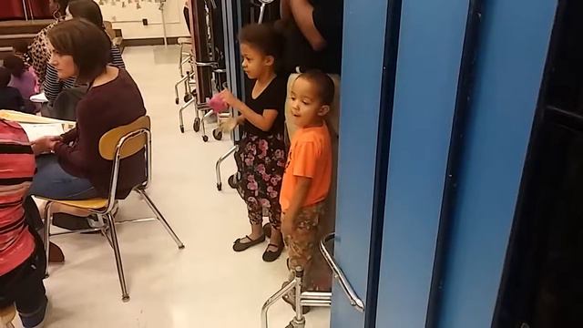 В школе, Люсийка отлично закончила 3-ю четверть смотреть онлайн