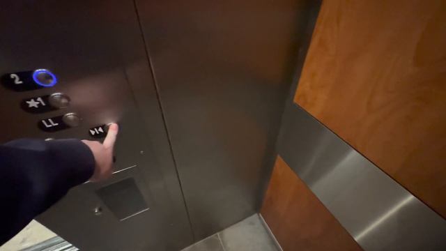 iPhone 14 Pro Max: ThyssenKrupp Hydraulic Elevator/Lift @ Two Oracle Place Tucson AZ смотреть онлайн