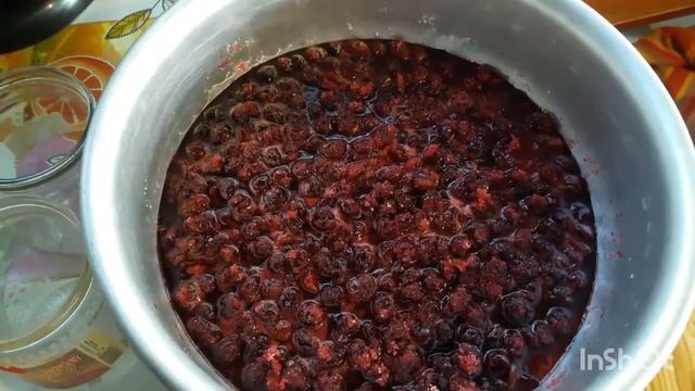 Вишневое варенье с маслом...