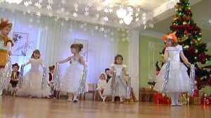 Танец снежинок на новогоднем утреннике