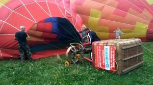 Запуск воздушных шаров на открытии фиесты в Нижнем Новгороде 19 июля 2019. Стадион Водник