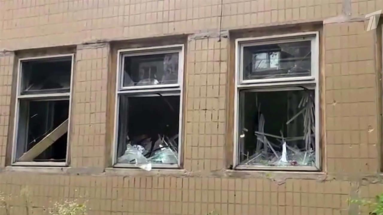 Из-за нового обстрела ВСУ в Донецке повреждены многоквартирный дом, детский сад и школа-интернат