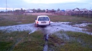 Nissan AD Y10 4WD небольшой тест в грязи