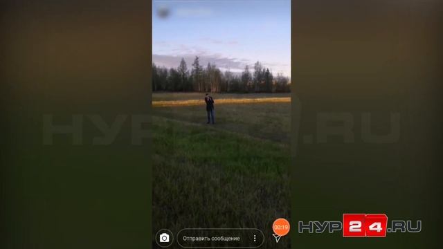 Черный внедорожник ездит по прибрежной зоне. Новый Уренгой смотреть онлайн