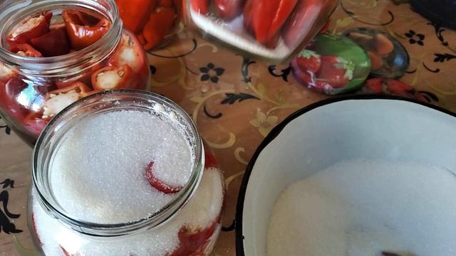 Маринованный горький перец в кисло - сладкой заливке.
