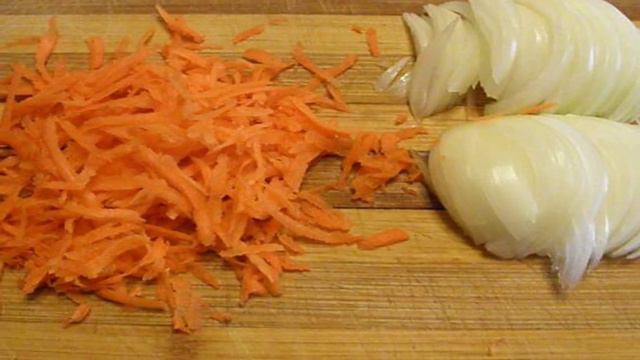 Солянка овощная или Тушенные кабачки с капустой