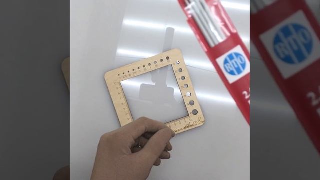 Деревянная линейка для измерения спиц, плотности вязки с индивидуальной гравировкой смотреть онлайн