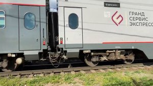 «Ух ну и вагонов» ЭП20-018 с двухэтажным поездом №28 Москва Симферополь