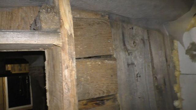 Дверь в котельной дома в деревне. Жизнь в деревне//Деревня смотреть онлайн