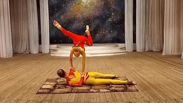 акробатический дуэт,в исполнение Силаны Кравцовой и Вероники Масловой смотреть онлайн